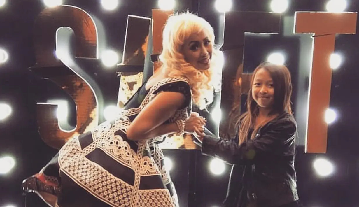 Seperti diketahui, Pinkan mempunyai empat buah hati yaitu Muhammad Alfa Rezel, Michele Ashley Rezya, Queen Chara Wantania dan King Luke Wantania. (Foto: instagram.com/pinkan_mambo)