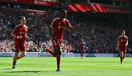 Penyerang Liverpool, Alexander Isak (tengah), merayakan gol pembuka dalam pertandingan Premier League Inggris antara Liverpool melawan Crystal Palace di Stadion Anfield, Liverpool, Inggris barat laut, pada 25 April 2026. (AFP/Paul Ellis)
