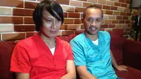 Bengbeng dan Iday yang terbentuk dalam band Haromain ingin membagi-bagikan album religi mereka ke pesantren-pesantren.