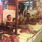 Kios daging sapi di Pasar Palmerah sepi pembeli (Foto: Muslim AR)