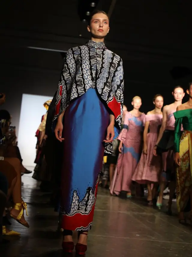 [Bintang] Tropical Heaven, Tema Coreta Louise Kapoyos di New York Fashion Week 2018