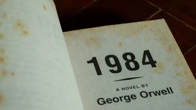 Novel 1984.
