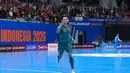 Pada menit ke-26, gol Reza Gunawan memastikan keunggulan Timnas Futsal Indonesia atas Vietnam. Tampak dalam foto, Reza Gunawan (tengah) berlari usai mencetak gol untuk Timnas Futsal Indonesia saat melawan Vietnam pada babak perempat final Piala Asia Futsal 2026 di Indonesia Arena, Kompleks Gelora Bung Karno, Senayan, Jakarta, Selasa (3/2/2026). (Bola.com/Bagaskara Lazuardi)
