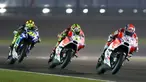 Valentino Rossi berduel dengan dua pebalap Ducati di Sirkuit Losail, Qatar ,(REUTERS/Fadi Al-Assaad)