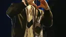 Aksi panggung penyanyi solo asal Inggris, Calum Scott selama Prambanan Jazz Festival 2019 di Komplek Taman Wisata Candi Prambanan, Jumat (5/7/2019). Calum Scott menghentak panggung PJF 2019 lewat lantunan lagu Only Human. (Fimela.com/Bambang E. Ros)