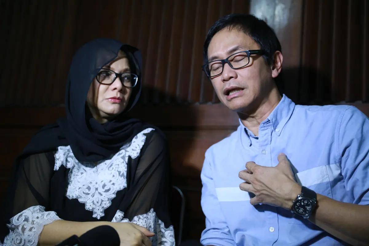 Memes dan keluarga mengiklaskan kepergian sang bunda. (Adrian Putra/Bintang.com)