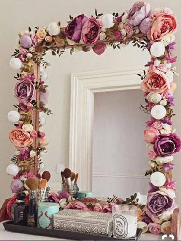 Hias cermin ibumu dengan bunga-bunga kesukaannya. (dok. instagram.com/jadorelebonbon/https://www.instagram.com/p/Bo0zuJEAbJp/Esther Novita Inochi)