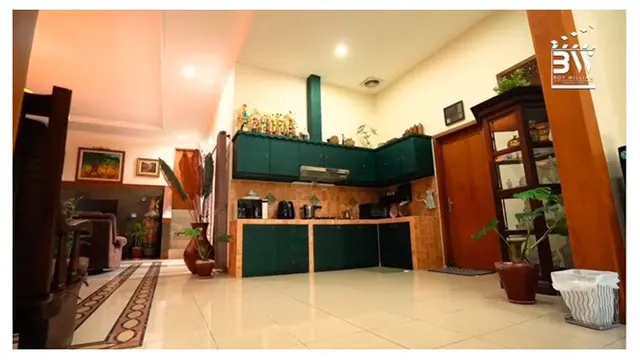 10 Potret Rumah Ovi Dian, Berkonsep Etnik dan Punya Lapangan Golf Pribadi