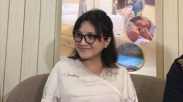 Kiki Amalia melahirkan di usia 42 tahun
