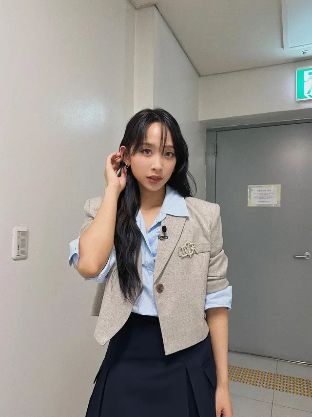 Intip outfit Dita Karang saat jadi Idol di Korea Selatan.