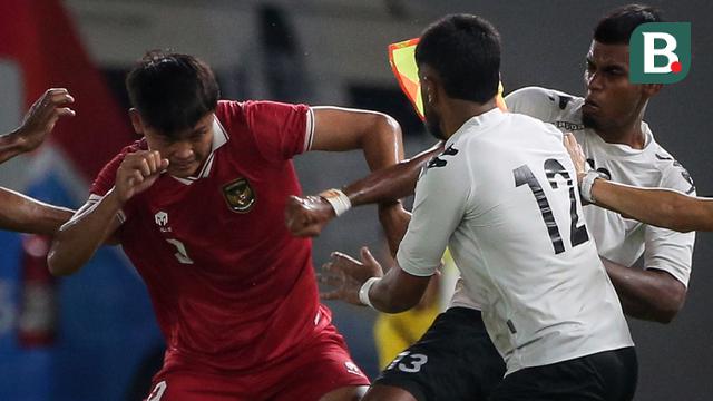 Foto: Momen Baku Pukul Hokky Caraka dengan Pemain Fiji Setelah Frengky Missa Dihajar Hingga Terkapar