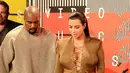 Selain itu Kanye West memiliki rencana untuk berlibur bersama Kim Kardashian dan anak-anaknya. Kabarnya Kanye tak ingat terakhir kali dirinya berlibur bersama dengan keluarga. (AFP/Bintang.com)