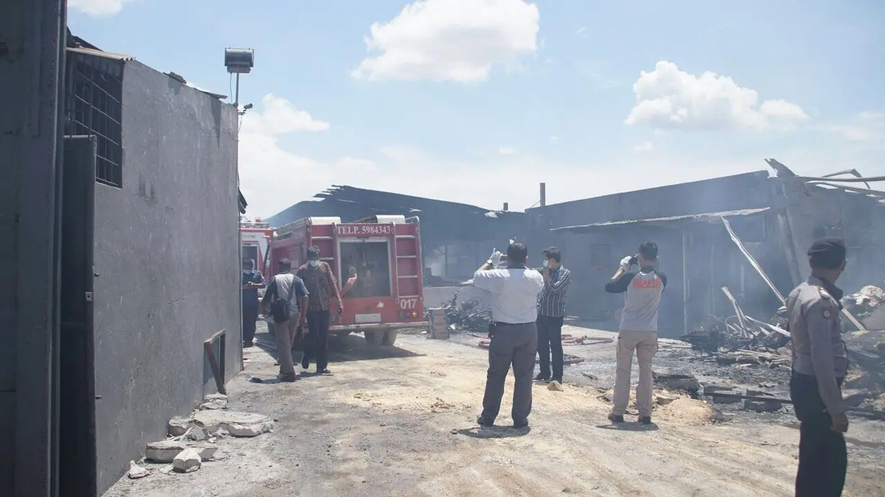 Kebakaran menghanguskan gudang kembang api di Tangerang