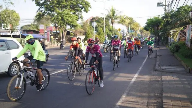 Pungut Sampah di Pantai hingga Donor Darah, Serunya Bike for Life Rodalink