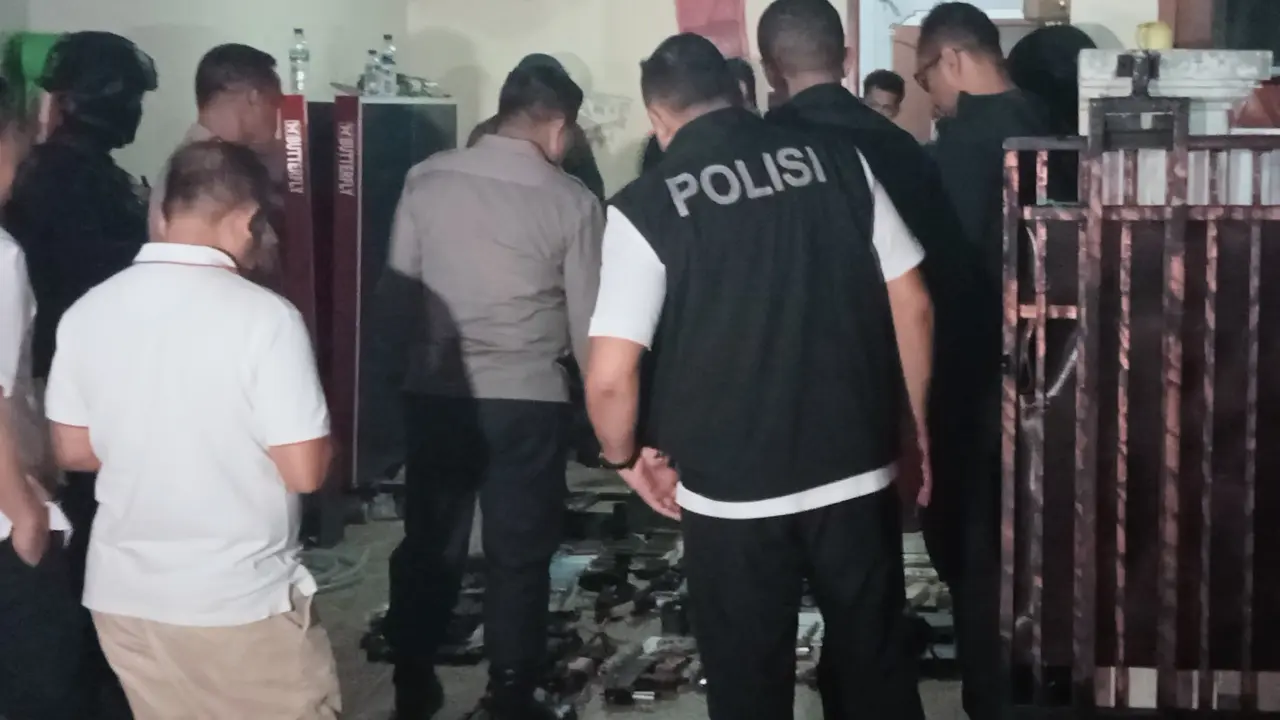 Lokasi penggerebekan terduga teroris yang juga karyawan BUMN oleh Densus 88 Polri di Jalan Raya Bulak Sentul Harapan Jaya, Bekasi Utara
