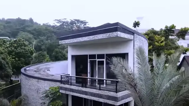 Potret rumah Dokter Boyke (Sumber: YouTube/TRANS7 OFFICIAL)