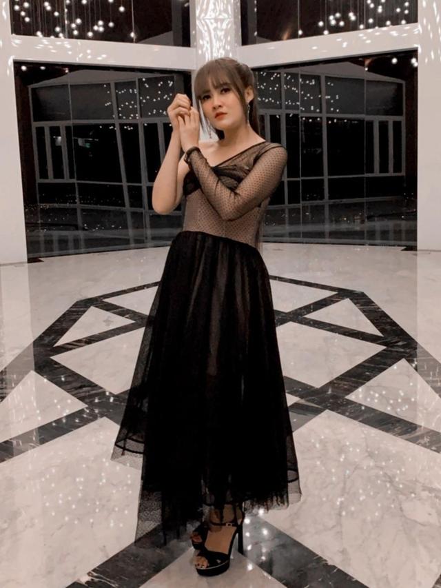 6 Potret Nella Kharisma Saat Pakai Dress simpel, Curi Perhatian