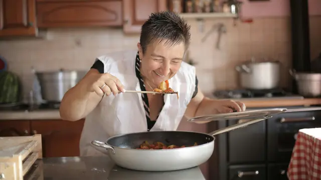 4. Jangan Lupa untuk Selalu Mencicipi Masakan