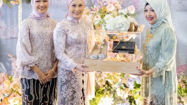 Alya Rohali saat Acara Tunangan Putri Sulungnya. [@arohali]