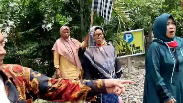 Debt collector hendak merampas mobil di Banyumas, Jawa Tengah, emak-emak histeris. (Foto: Liputan6.com/Istimewa)