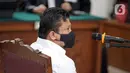 Terdakwa kasus pembunuhan berencana terhadap Brigadir Nopriansyah Yosua Hutabarat atau Brigadir J, Ferdy Sambo menjalani sidang pembacaan putusan sela majelis hakim di Pengadilan Negeri Jakarta Selatan, Jakarta, Rabu (26/10/2022). Majelis Hakim Pengadilan Negeri Jakarta Selatan resmi menolak nota keberatan atau eksepsi terdakwa Ferdy Sambo terkait kasus dugaan pembunuhan berencana Brigadir J. (Liputan6.com/Faizal Fanani)