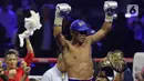 Petinju Indonesia, Daud Yordan merayakan kemenangan usai menumbangkan perlawanan Panya Uthok (Thailand) pada laga mempertahankan gelar WBC Asia Boxing Council Silver Super Lightweight di Balai Sarbini, Jakarta, Jumat (1/7/2022). Daud Yordan menang KO pada ronde keenam. (Liputan6.com/Helmi Fithriansyah)
