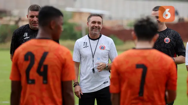 Foto: Pemain Persija Asik-Asik, Ryo Matsumura Ceria di Sesi Latihan Macan Kemayoran