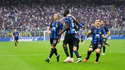 Inter Milan mengalahkan AC Milan dalam derby Liga Italia 2023/2024. Tim besutan Simone Inzaghi itu menang dengan skor mencolok 5-1. (AP Photo/Antonio Calanni)