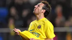 Villarreal's Santi Cazorla reacts during their group E Champions League cup match against Panathinkos at Madrigal Stadium in Villarreal on February 25, 2008. AFP PHOTO/DIEGO TUSON
