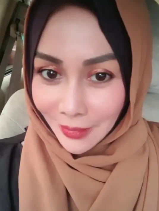<p>Sejak beberapa tahun terakhir, Mak Vera sendiri memang sudah jarang sekali muncul ke layar kaca. (FOTO: instagram.com/makverazanobia/)</p>