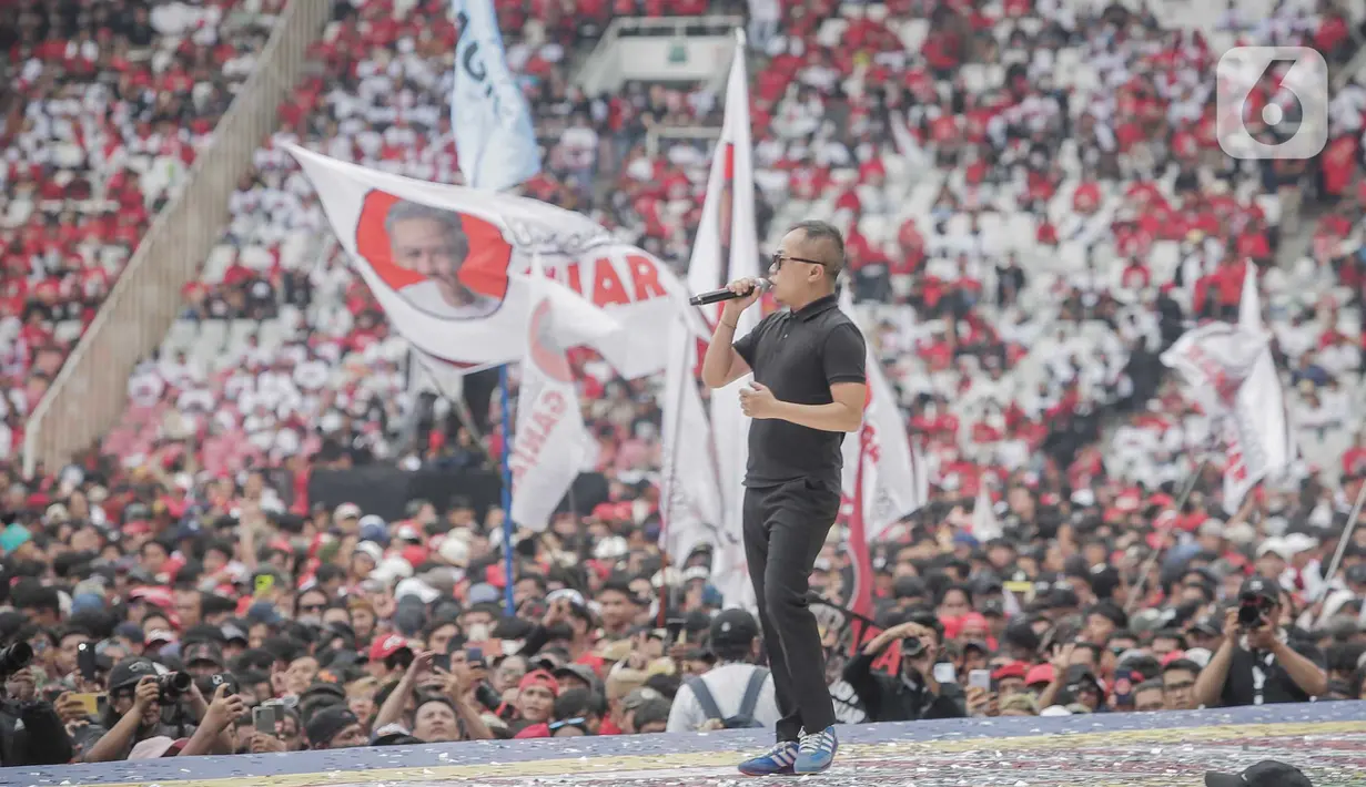 Rata-rata pendukung, simpatisan maupun relawan yang hadir mengenakan pakaian berwarna merah. (Liputan6.com/Angga Yuniar)