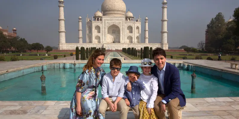 PM Kanada kunjungi Taj Mahal bersama keluarga