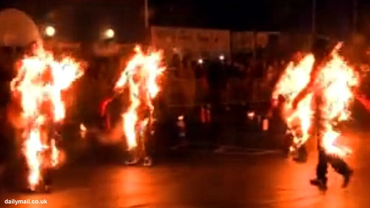 bakar-diri-rekor-131022b.jpg