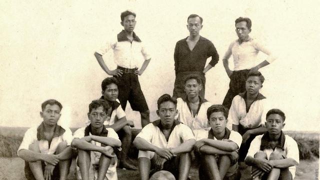 6 Potret Lawas Gaya Pemain Sepak Bola di Zaman Hindia Belanda, Keren Sejak Dulu