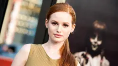 Aktris Madelaine Petsch berpose saat menghadiri pemutaran perdana 'Annabelle: Creation' di Hollywood, California (7/8). (AFP Photo/Valerie Macon)