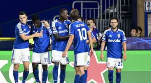 Assane Diao merayakan gol Como pada debut di Liga Champions (AFP)
