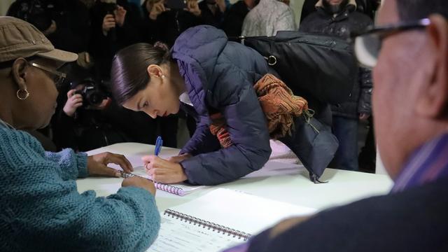 Berusia 29 Tahun, Eks Pramusaji Ini Jadi Perempuan Termuda di Kongres AS