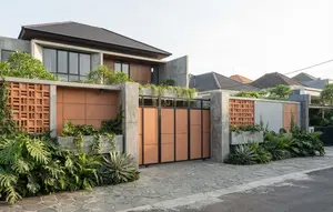 7 Inspirasi Rumah dengan Pagar Warna Terracotta yang Terlihat Hangat dan Elegan