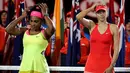 Mimik muka Serena Williams dan Maria Sharapova setelah final Australia Terbuka 2015. (AP Photo/Vincent Thian)