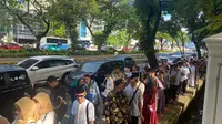 Presiden Prabowo Gelar Open House, Antrean Warga Mengular Sejak Subuh di Istana