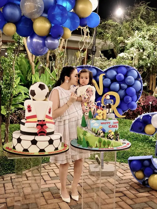 6 Potret Momo Geisha Pamer Baby Bump, Tetap Tampil Menawan