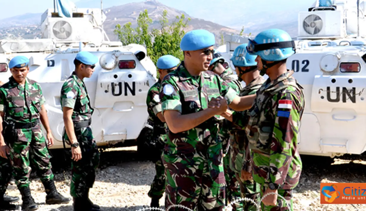 Citizen6, Lebanon:  Kunjungan ke pos-pos penjagaan di perbatasan Lebanon-Israel, yang menjadi area tanggung jawab Indobatt ini untuk memberikan dorongan moril kepada anggota yang pada saat itu merayakan Lebaran. (Pengirim: Badarudin Bakri)