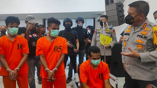 Kapolda Riau Irjen Agung Setya berbincang dengan pemasok narkoba dari Malaysia.