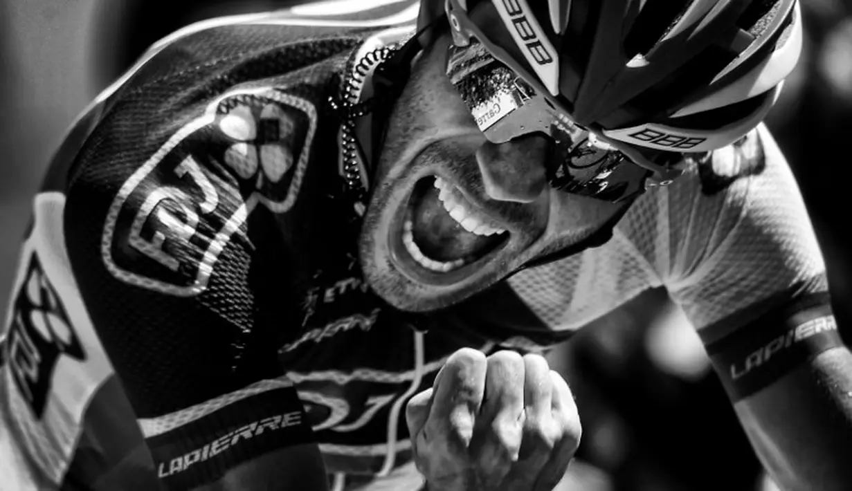 Ekspresi pebalap Prancis, Thibaut Pinot, setelah memenangi Etape 20 Tour de France. (25/7/2015). (AFP Photo/Lionel Bonaventure)
