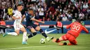 Kemenangan ini sekaligus membuat PSG kembali merebut tahta tertinggi Ligue 1 2021/2022 yang di musim sebelumnya jatuh ke tangan Lille. (AFP/Anne-Christine Poujoulat)