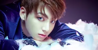 Salah satu personel BTS, Jungkook dikenal sebagai idol yang punya sifat manja. Wajar jika akhirnya ia senang dengan wanita yang lebih tua. (Foto: allkpop.com)
