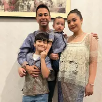 Raffi Ahmad-Nagita Slavina di acara pernikahan Kaesang Pangarep-Erina Gudono. Foto: Instagram.