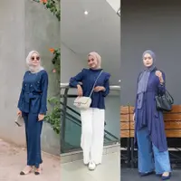 Padu padan baju warna biru dongker dengan hijab berikut ini bisa jadi inspirasi untuk tampil simple tapi elegan.