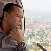 Pamer Surat Keputusan (SK) pengangkatan menjadi anggota Badan Intelijen Negara, Banyu Biru batal jadi 'James Bond'. (via instagram.com/banyudjarot)