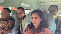 Jurnalis Kompas TV Ni Luh Puspa hadir di Hambalang. Dia datang satu mobil dengan pengacara Otto Hasibuan dan Mantan Wali Kota Bogor, Bima Arya Sugiarto. (Liputan6.com/Ady Anugrahadi).